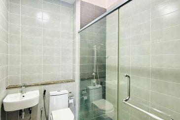 Summerglades, Perdana Lakeview West