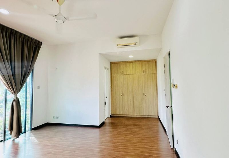 Summerglades, Perdana Lakeview West