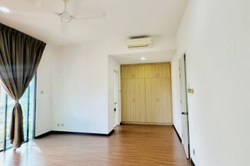 Summerglades, Perdana Lakeview West