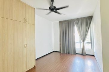 Summerglades, Perdana Lakeview West