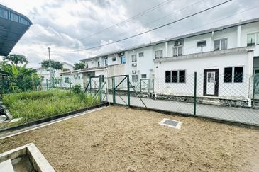 Albury 2, Taman Tasik Senangin