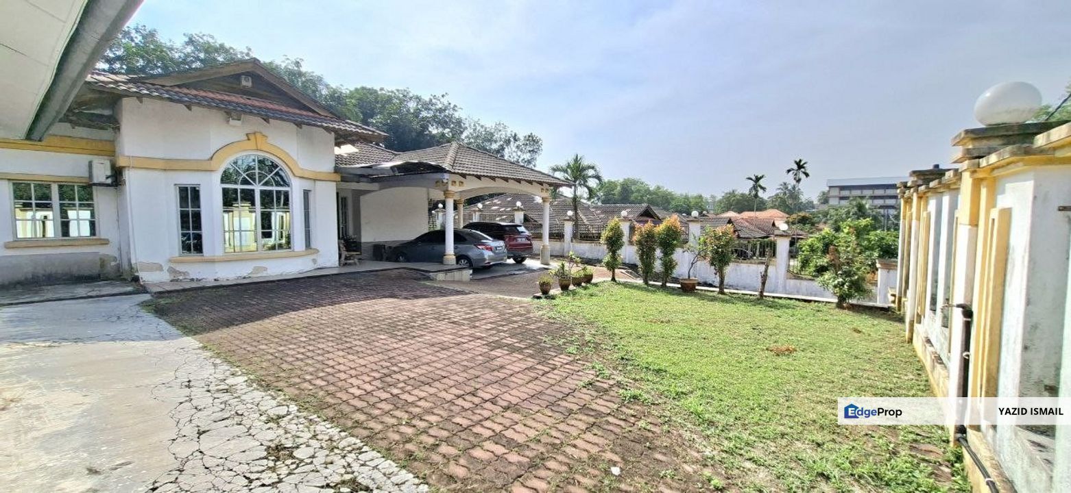 Bungalow 1.5 Storey, Sg Pelong, Sg Buloh
( FREEHOLD  ), Selangor, Sungai Buloh