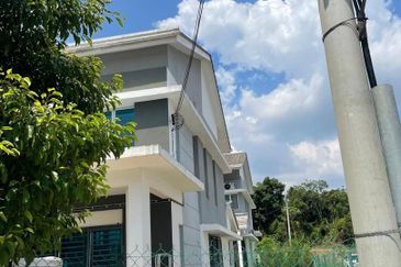 2 Storey, Azalea Bukit Rahman Putra, Sg Buloh