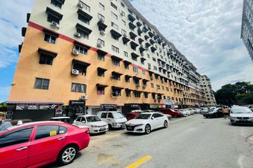 Aman Putra Apartment