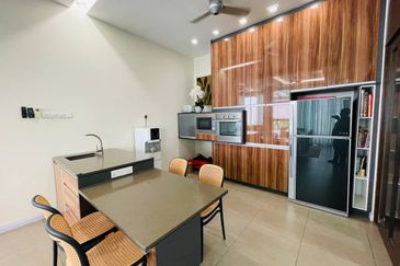 Jalan Pengaturcara U1/51 