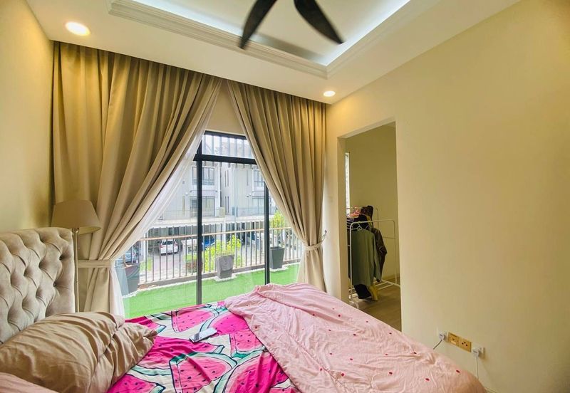 Crescent Park Townvilla