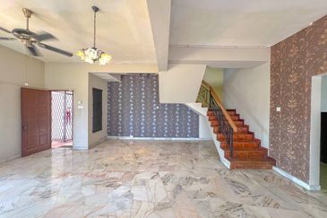 Jalan Paladium Tiga 7/33C 