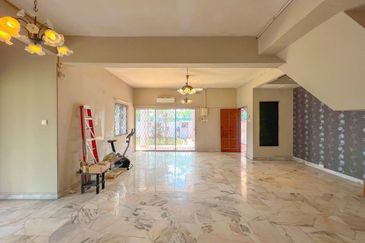 Jalan Paladium Tiga 7/33C 