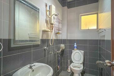 Jalan Paladium Tiga 7/33C 