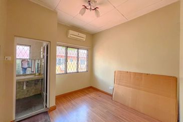 Jalan Paladium Tiga 7/33C 