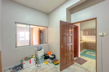 Jalan Paladium Tiga 7/33C 