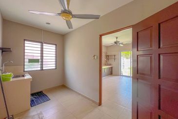 Jalan Paladium Tiga 7/33C 