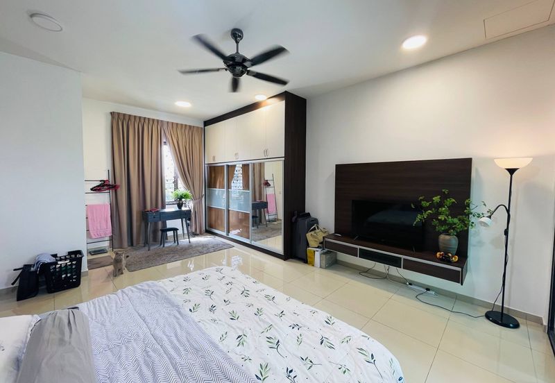 Fusca (Erythrina Series), Setia Alam