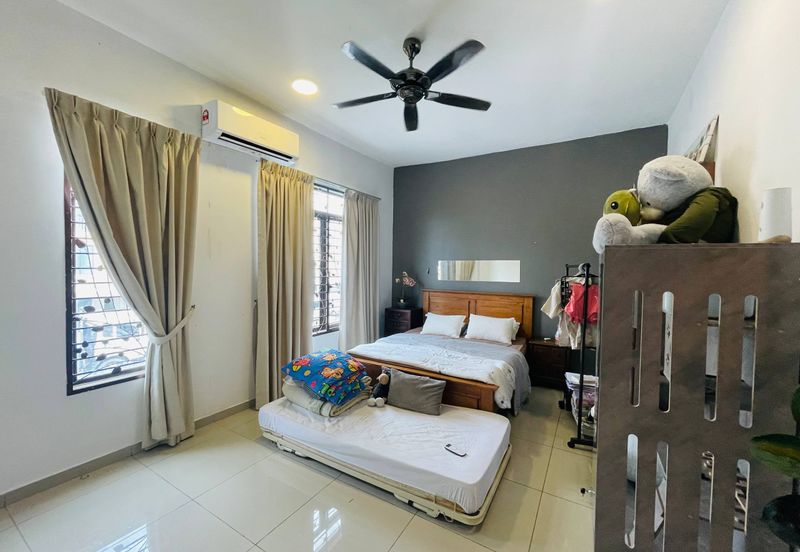 Fusca (Erythrina Series), Setia Alam