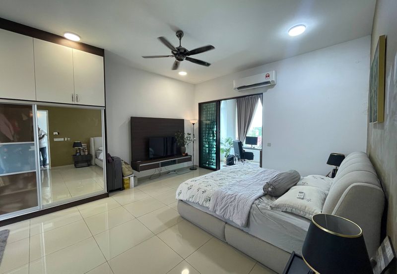 Fusca (Erythrina Series), Setia Alam