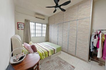 Angsana Apartment @ Taman Raintree