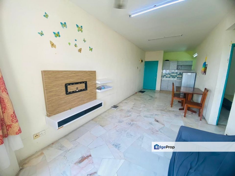 L11 Apartment Desaminium Flora, Seri Kembangan, Selangor, Puchong South