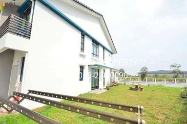 BANDAR BUKIT RAJA NAFIRI DOUBLE STOREY END LOT FOR SALE