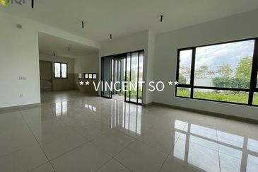 Bukit Raja Corner Double Storey For Sale