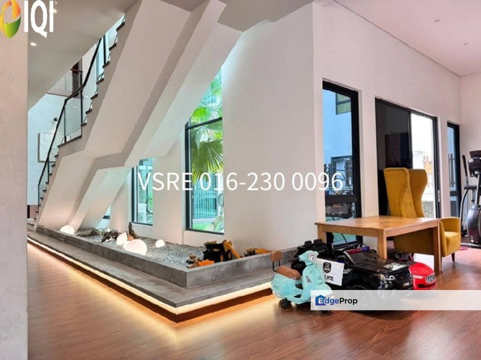Subang Bestari, Seksyen U5  Luxury 3-Storey Bungalow For Sale, Selangor, Shah Alam