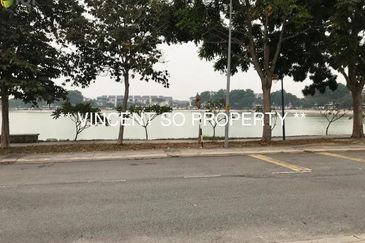 Bandar Bukit Raja 3 Storey House For Sale