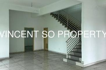 Desa Bayumas 2.5 Storey Cluster  Corner Lot  Semi D For Sale 