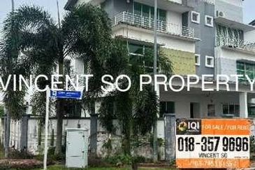 Desa Bayumas 2.5 Storey Cluster  Corner Lot  Semi D For Sale 