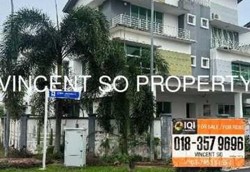 Desa Bayumas 2.5 Storey Cluster  Corner Lot  Semi D For Sale 