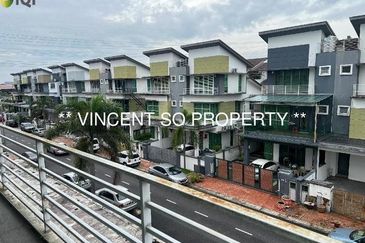 Desa Bayumas 2.5 Storey Cluster  Corner Lot  Semi D For Sale 