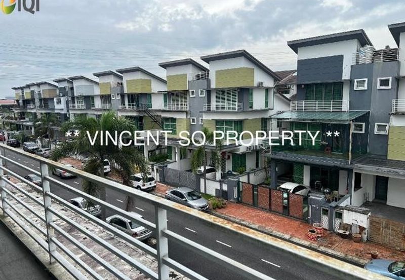 Desa Bayumas 2.5 Storey Cluster  Corner Lot  Semi D For Sale 