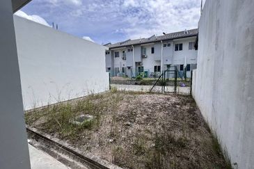 Iris @ Bandar Hillpark