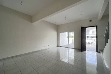 Iris @ Bandar Hillpark