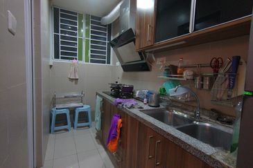 D'Summit Residences @ Kempas Utama