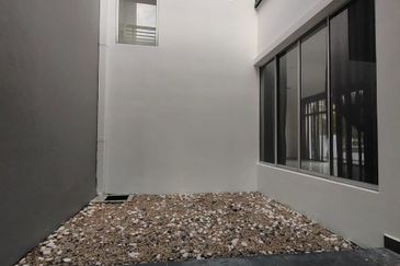 Horixon Hills @ The Hills
Jalan Anjung