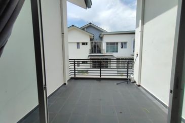 Horixon Hills @ The Hills
Jalan Anjung