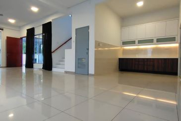 Horixon Hills @ The Hills
Jalan Anjung