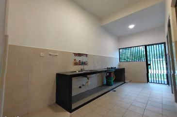 Horixon Hills @ The Hills
Jalan Anjung