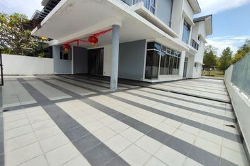 Horixon Hills @ The Hills
Jalan Anjung