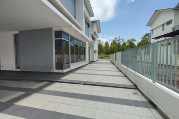 Horixon Hills @ The Hills
Jalan Anjung