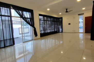 Horixon Hills @ The Hills
Jalan Anjung