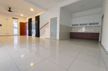 Horixon Hills @ The Hills
Jalan Anjung