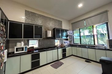 Jalan Setia Tropika 15