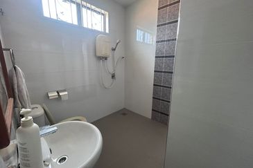 Maple Red, Adda Heights