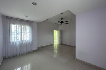 Maple Red, Adda Heights