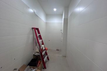 Maple Red, Adda Heights