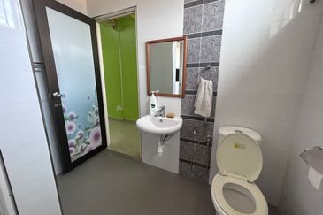 Maple Red, Adda Heights