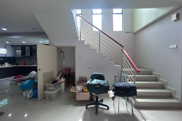 Maple Red, Adda Heights