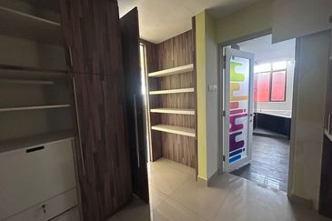 Maple Red, Adda Heights