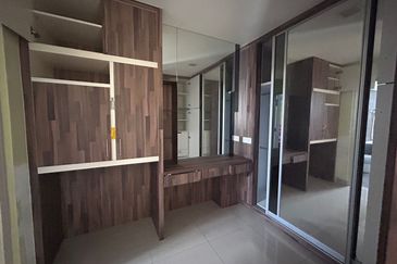 Maple Red, Adda Heights