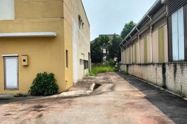 Semenyih semi detach factory, kajang factory rent 